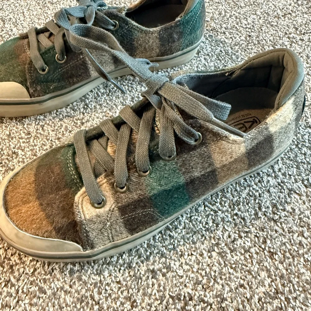 Hiking Shoes Keen Elsa Velvet Sneakers Women’s Size 7 Gray Lace Up Casual Shoes